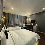M&H Lux Hotel