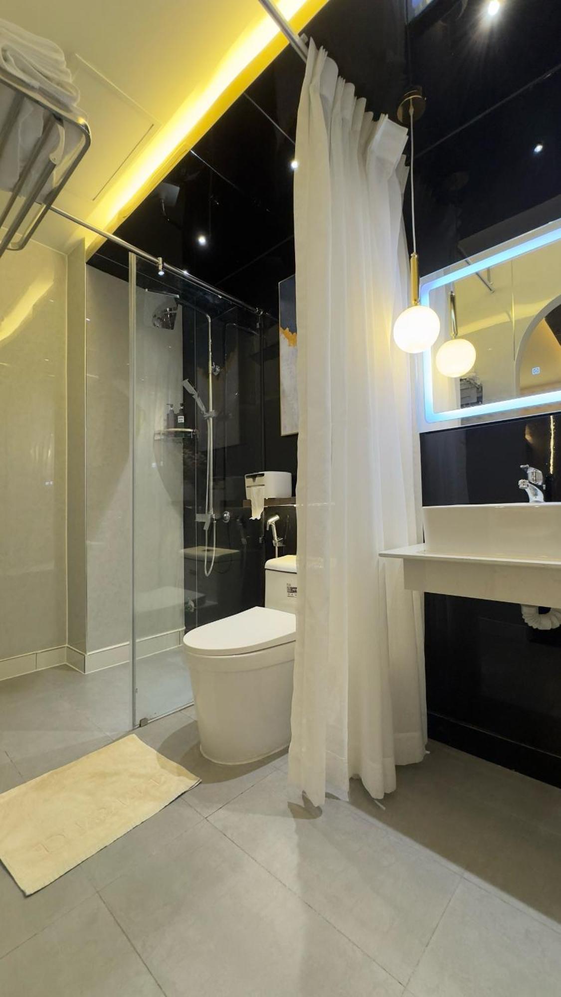 M&h Lux Hotel